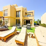 Luxury 3 Bedrooms Town House